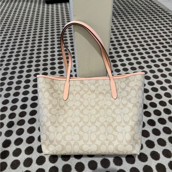 NWT！COACH CITY TOTE BAG IN SIGNATURE CANVAS（COACH 5696）fast shipping
